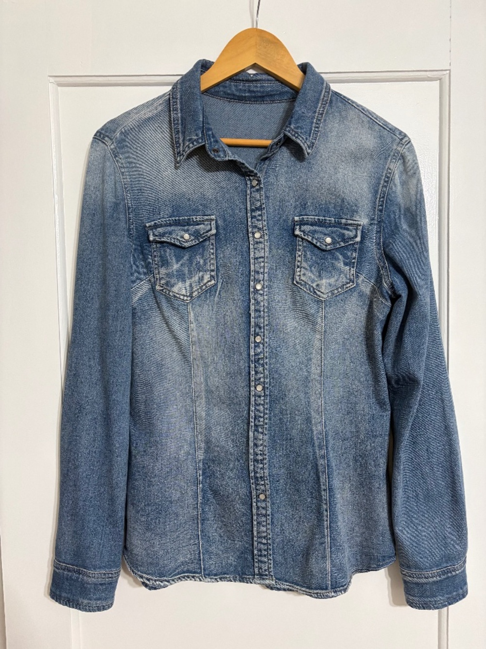 New Denim Western Pearl Snap Shirt (M)